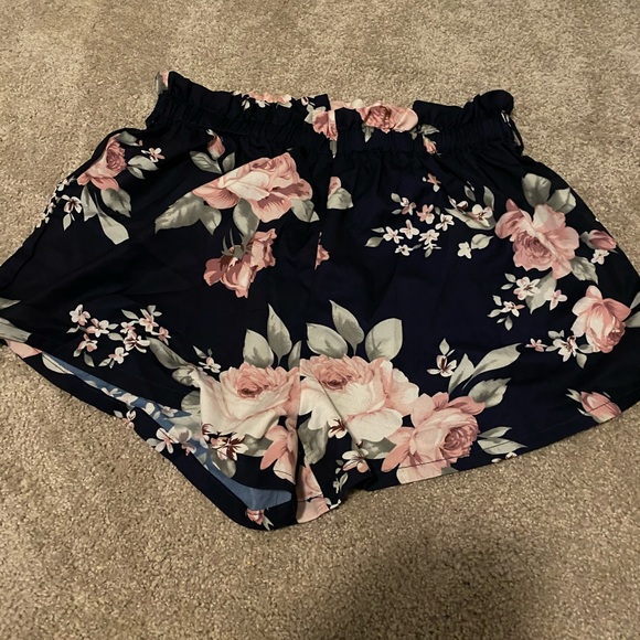 SHEIN Pants - flowy floral shorts